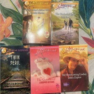 - Lot of 5 love inspired books EUC